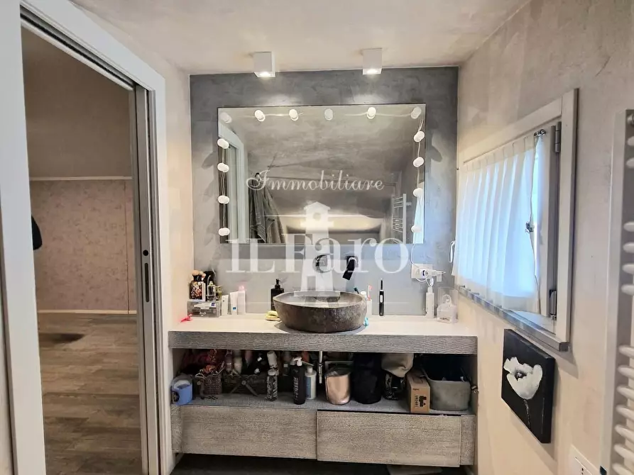 Immagine 34 di Appartamento in vendita  a Campi Bisenzio