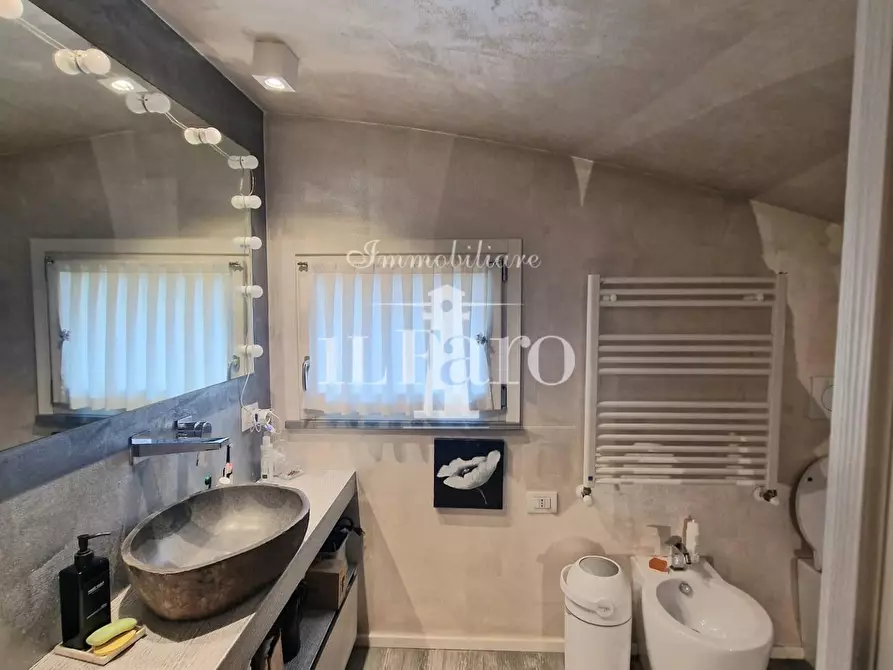 Immagine 36 di Appartamento in vendita  a Campi Bisenzio