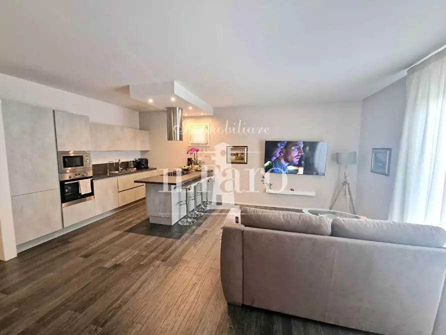 Immagine 2 di Appartamento in vendita  a Campi Bisenzio