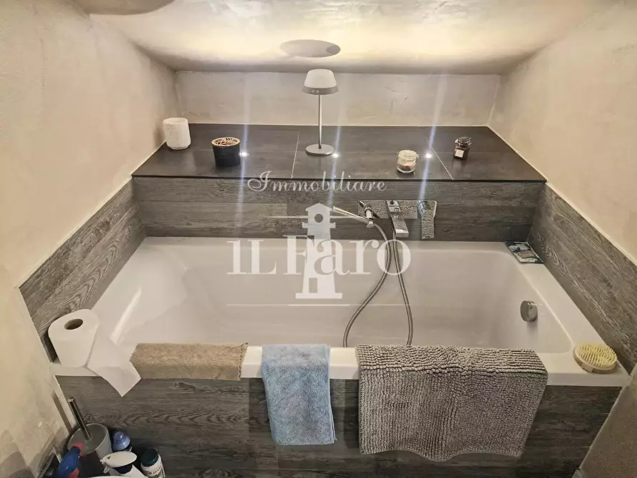 Immagine 38 di Appartamento in vendita  a Campi Bisenzio