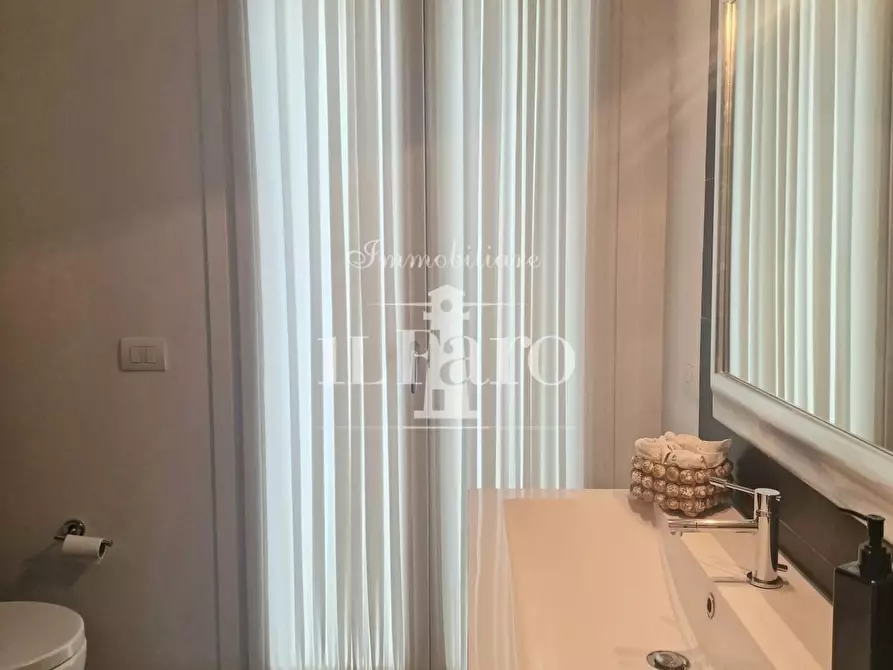 Immagine 19 di Appartamento in vendita  a Campi Bisenzio