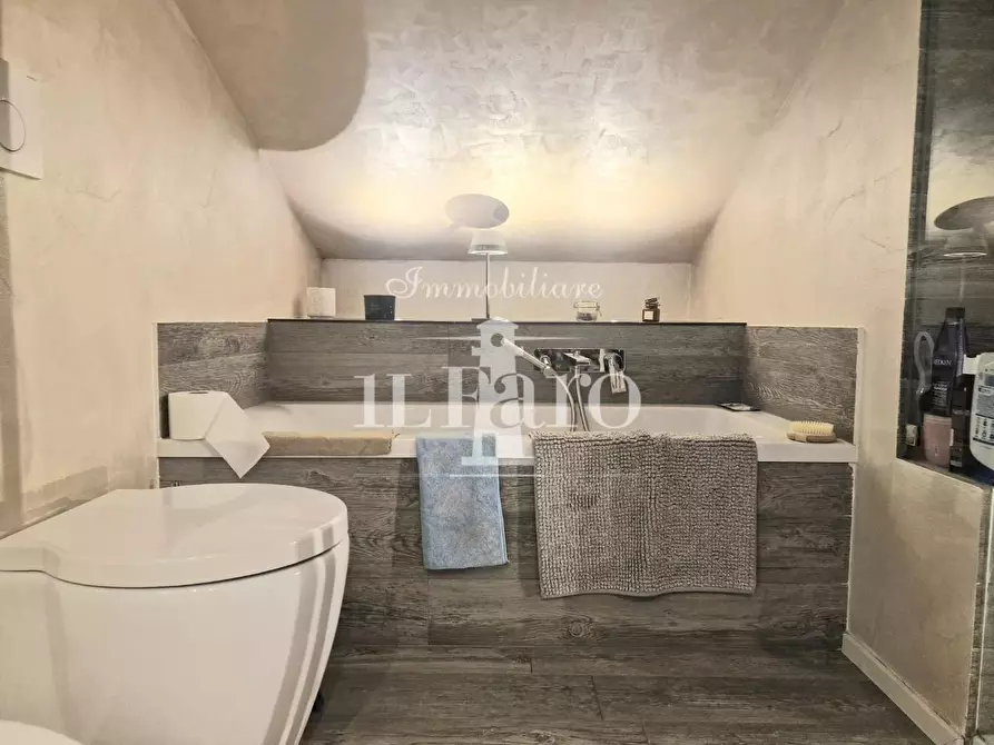 Immagine 37 di Appartamento in vendita  a Campi Bisenzio