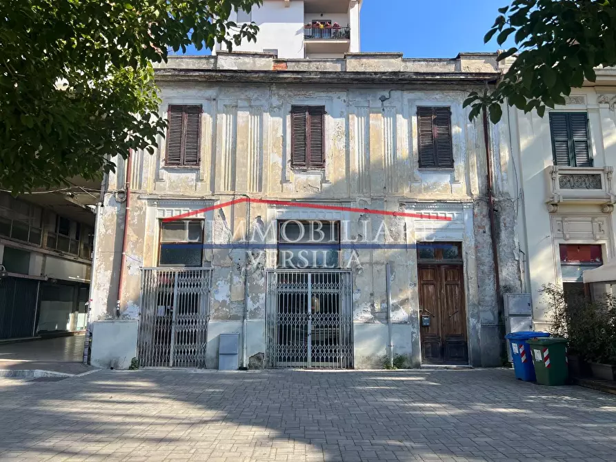 Immagine 2 di Palazzo in vendita  a Massa