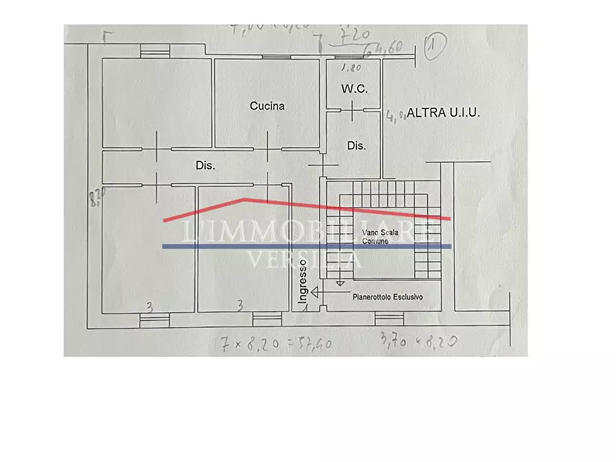 Immagine 8 di Palazzo in vendita  a Massa