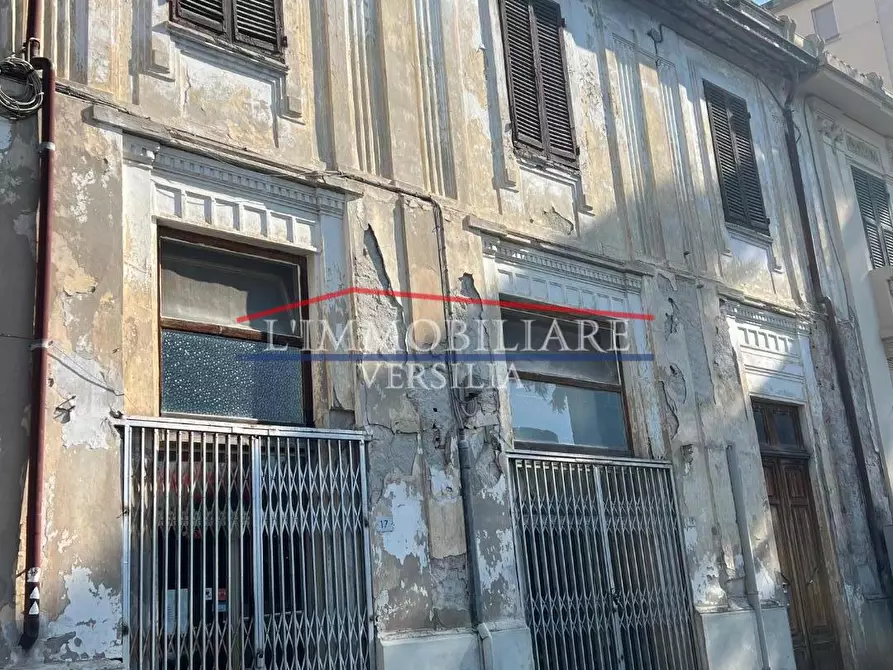 Immagine 5 di Palazzo in vendita  a Massa