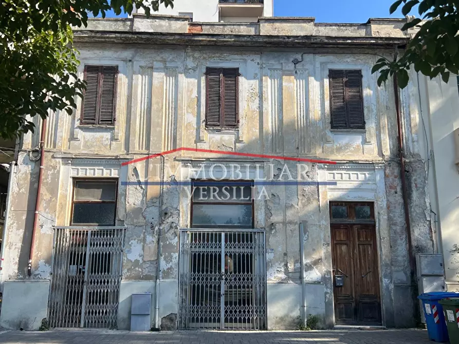 Immagine 3 di Palazzo in vendita  a Massa