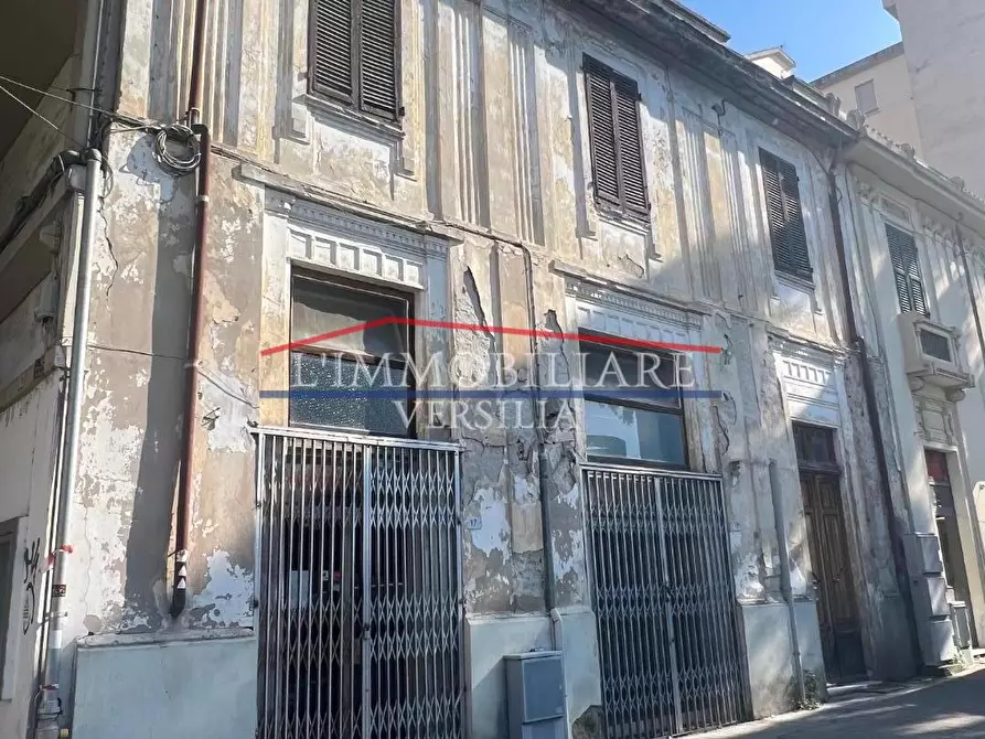 Immagine 6 di Palazzo in vendita  a Massa