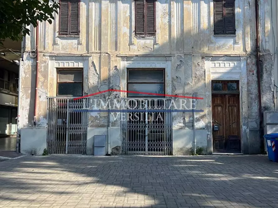 Immagine 1 di Palazzo in vendita  a Massa