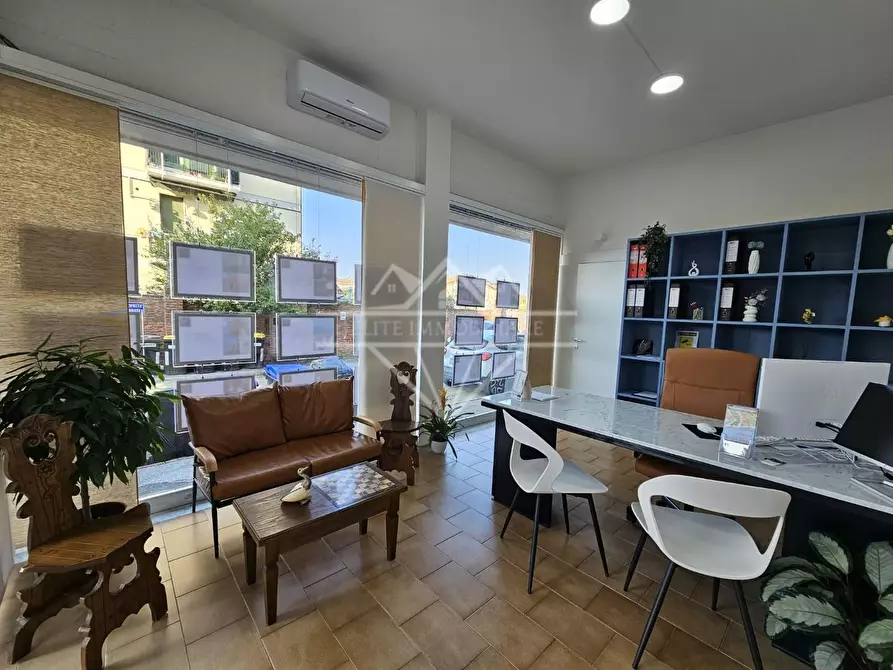 Immagine 2 di Ufficio in vendita  a Carrara