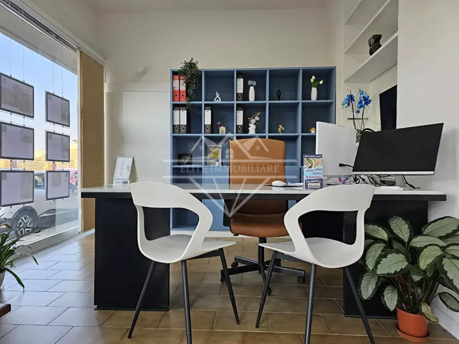 Immagine 1 di Ufficio in vendita  a Carrara