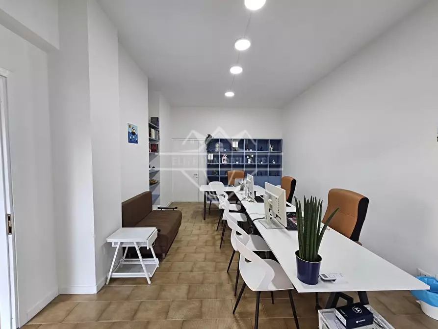 Immagine 4 di Ufficio in vendita  a Carrara