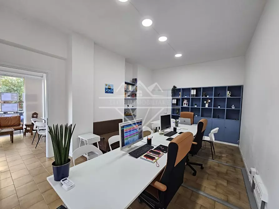 Immagine 3 di Ufficio in vendita  a Carrara