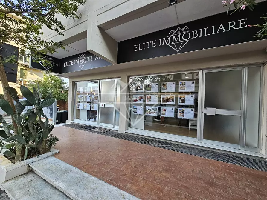 Immagine 7 di Ufficio in vendita  a Carrara