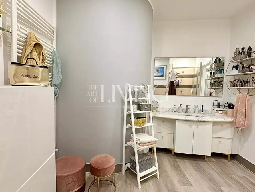 Immagine 13 di Appartamento in vendita  a Lucca