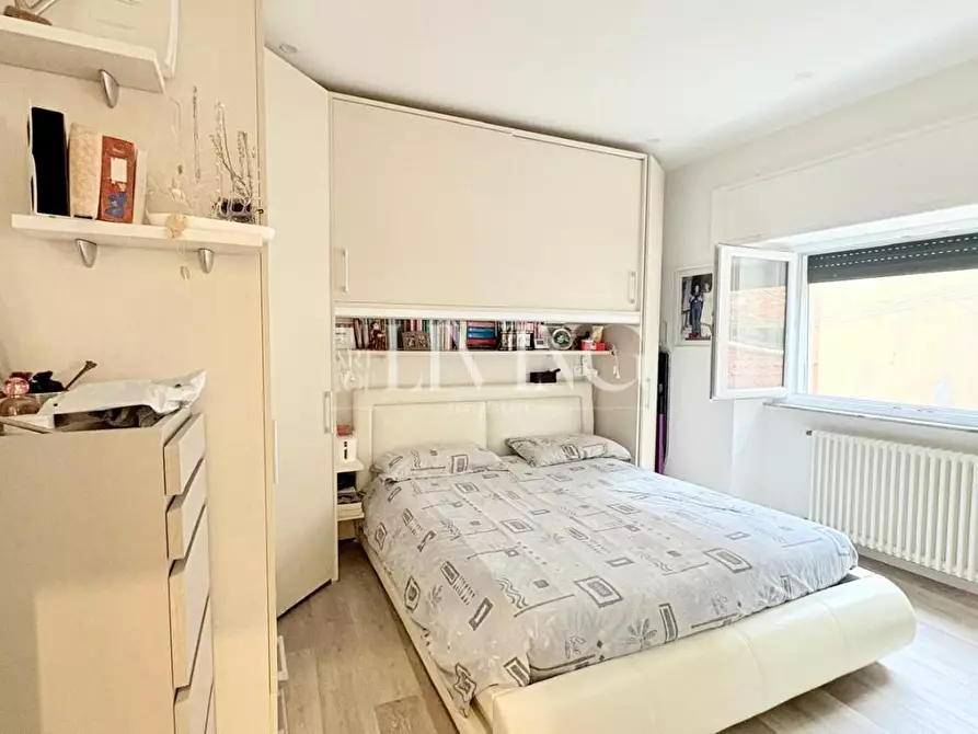 Immagine 14 di Appartamento in vendita  a Lucca