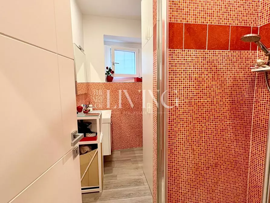 Immagine 16 di Appartamento in vendita  a Lucca