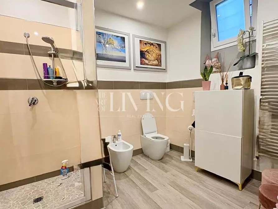 Immagine 11 di Appartamento in vendita  a Lucca