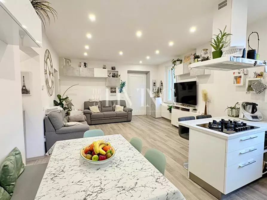 Immagine 5 di Appartamento in vendita  a Lucca