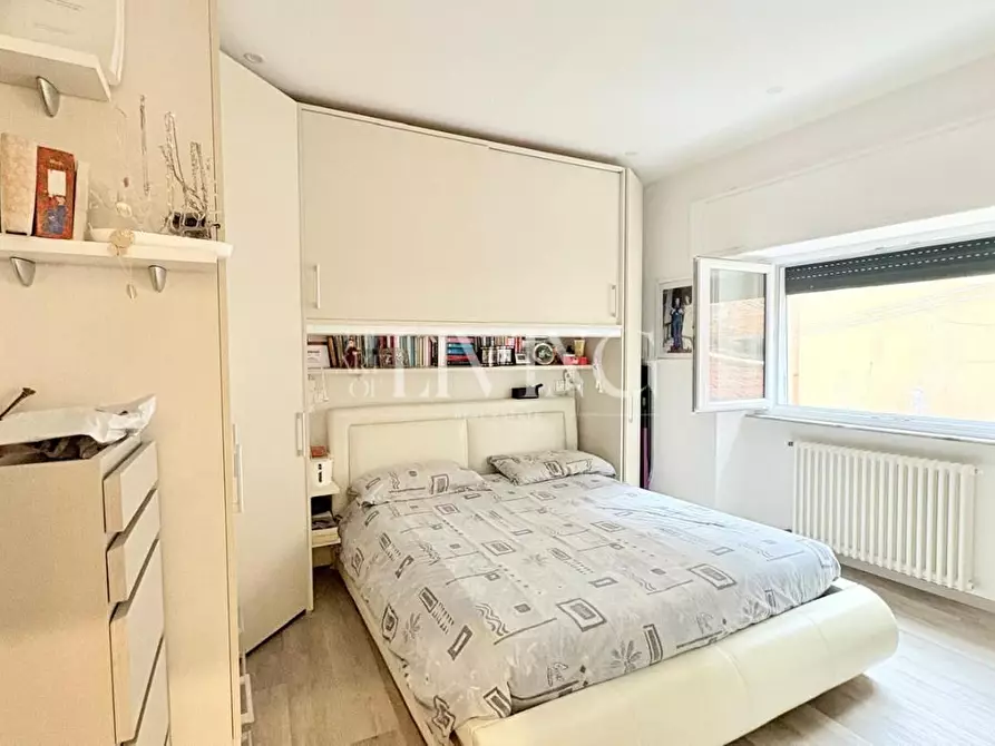 Immagine 15 di Appartamento in vendita  a Lucca