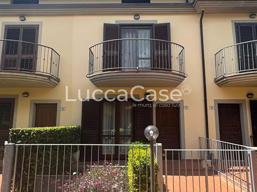 Immagine 2 di Villetta a schiera in vendita  a Porcari