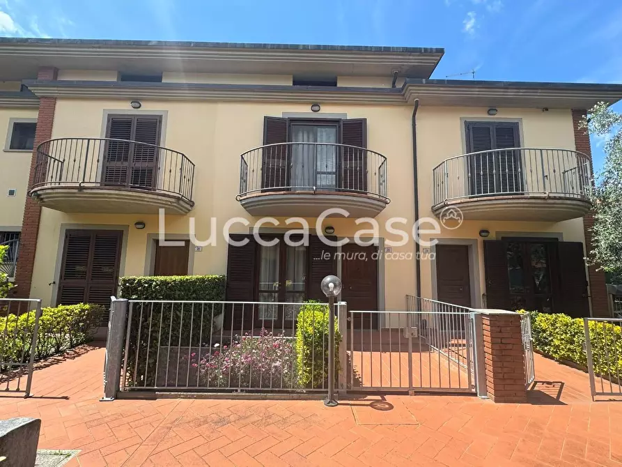 Immagine 24 di Villetta a schiera in vendita  a Porcari