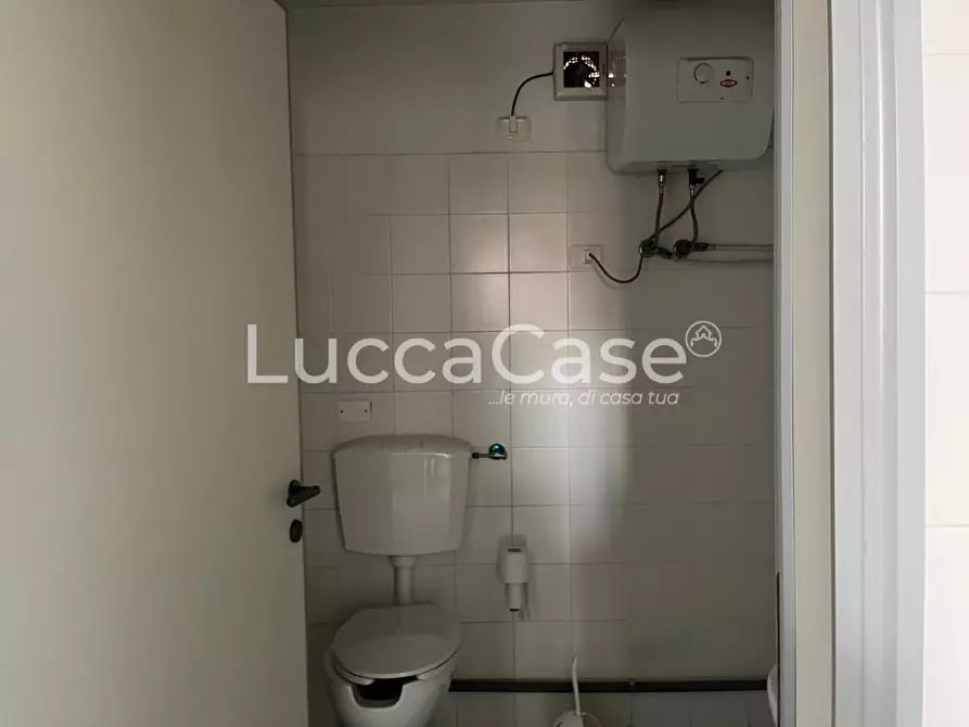 Immagine 9 di Attività artigianale in affitto  a Lucca