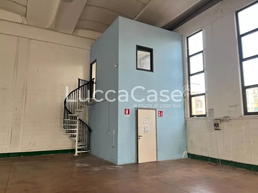 Immagine 4 di Attività artigianale in affitto  a Lucca