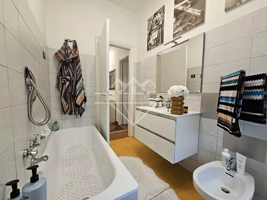 Immagine 17 di Appartamento in vendita  a Carrara