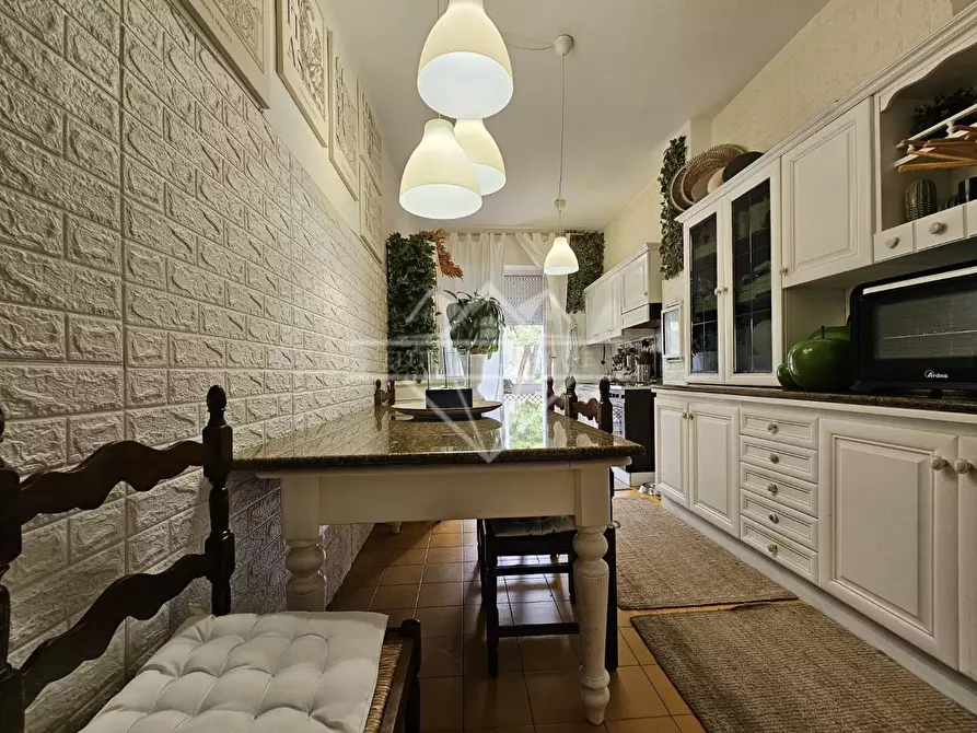 Immagine 6 di Appartamento in vendita  a Carrara