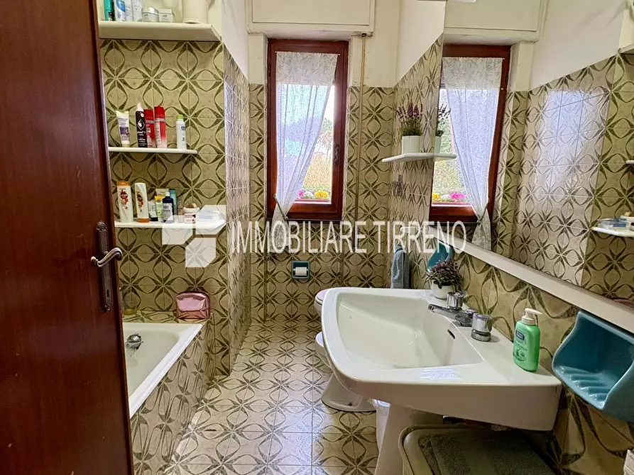 Immagine 21 di Appartamento in vendita  a Massa