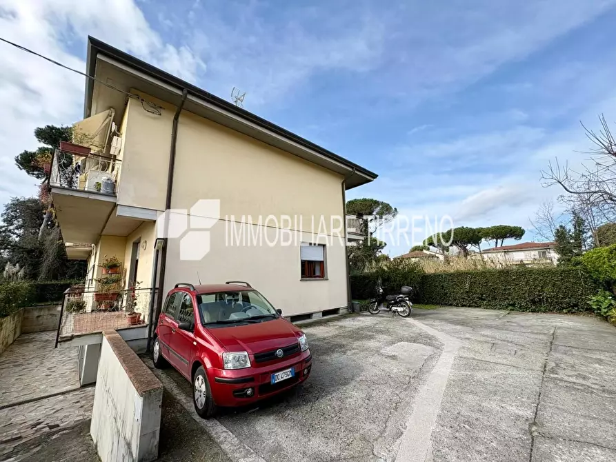 Immagine 2 di Appartamento in vendita  a Massa