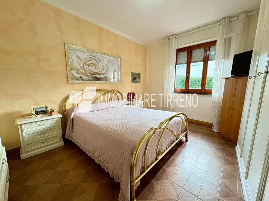 Immagine 10 di Appartamento in vendita  a Massa