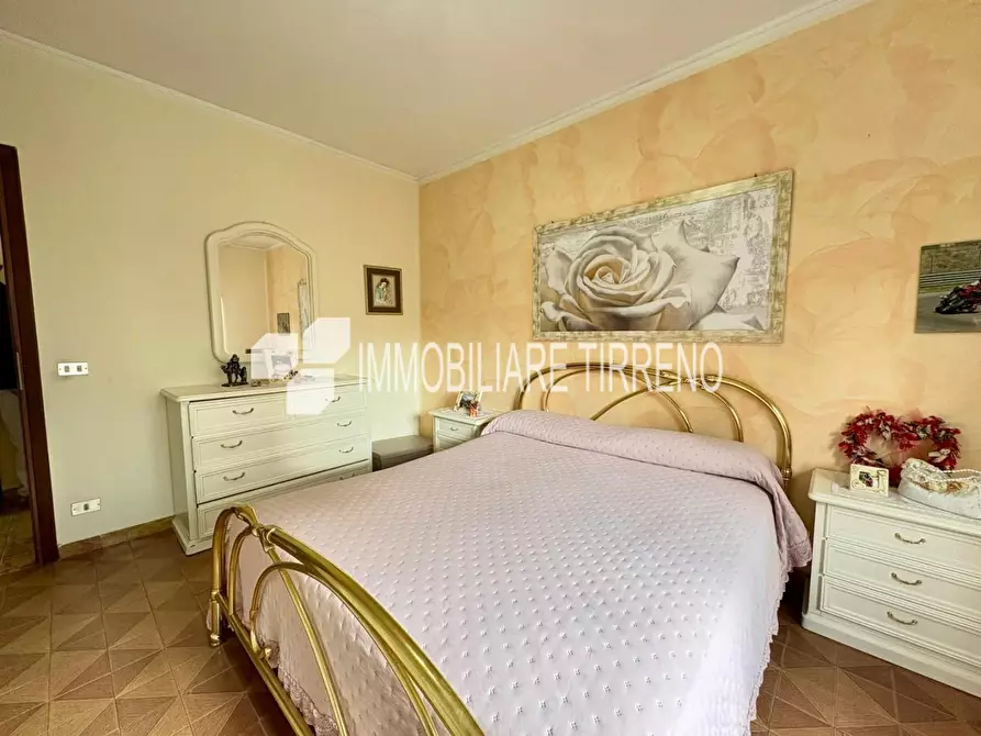 Immagine 11 di Appartamento in vendita  a Massa