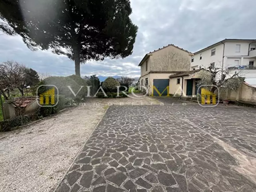 Immagine 3 di Casa indipendente in vendita  a Lucca