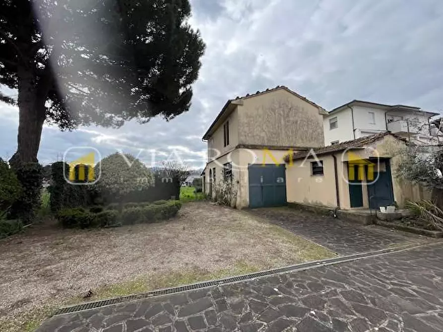 Immagine 4 di Casa indipendente in vendita  a Lucca
