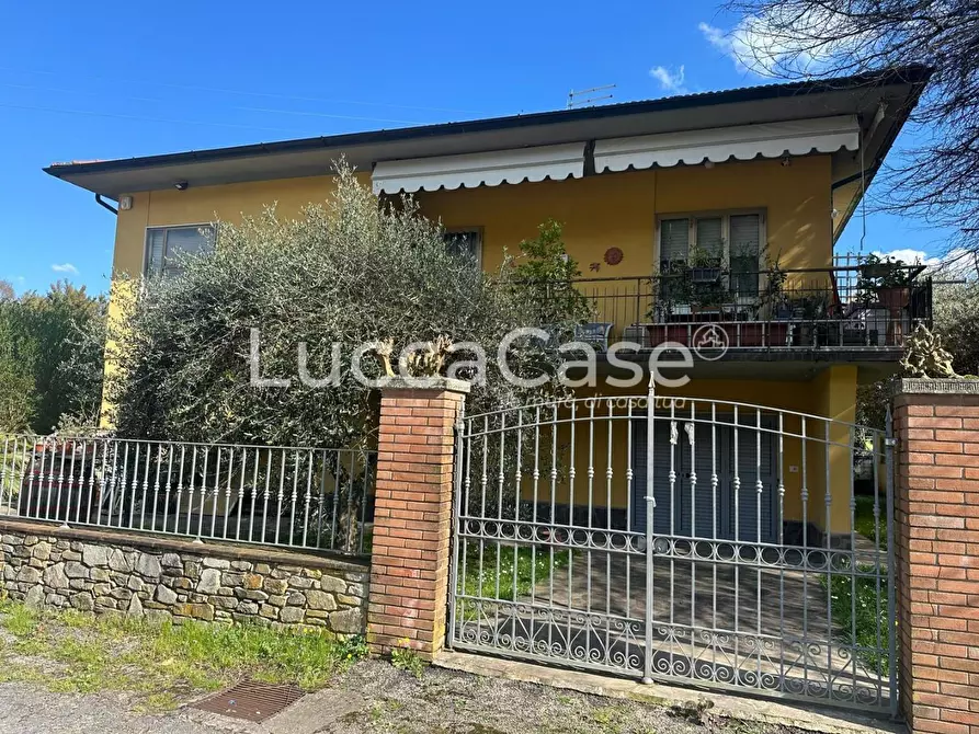 Immagine 34 di Appartamento in affitto  a Capannori