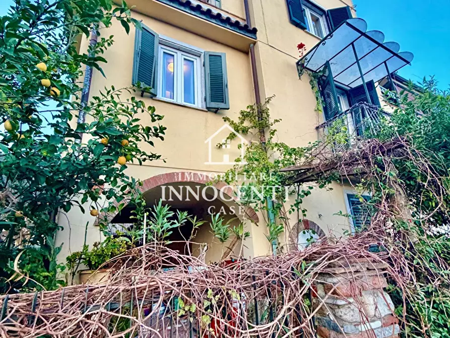 Immagine 1 di Appartamento in vendita  a Massa