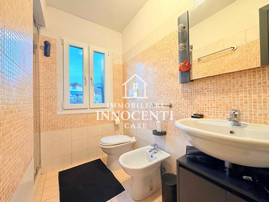 Immagine 17 di Appartamento in vendita  a Massa