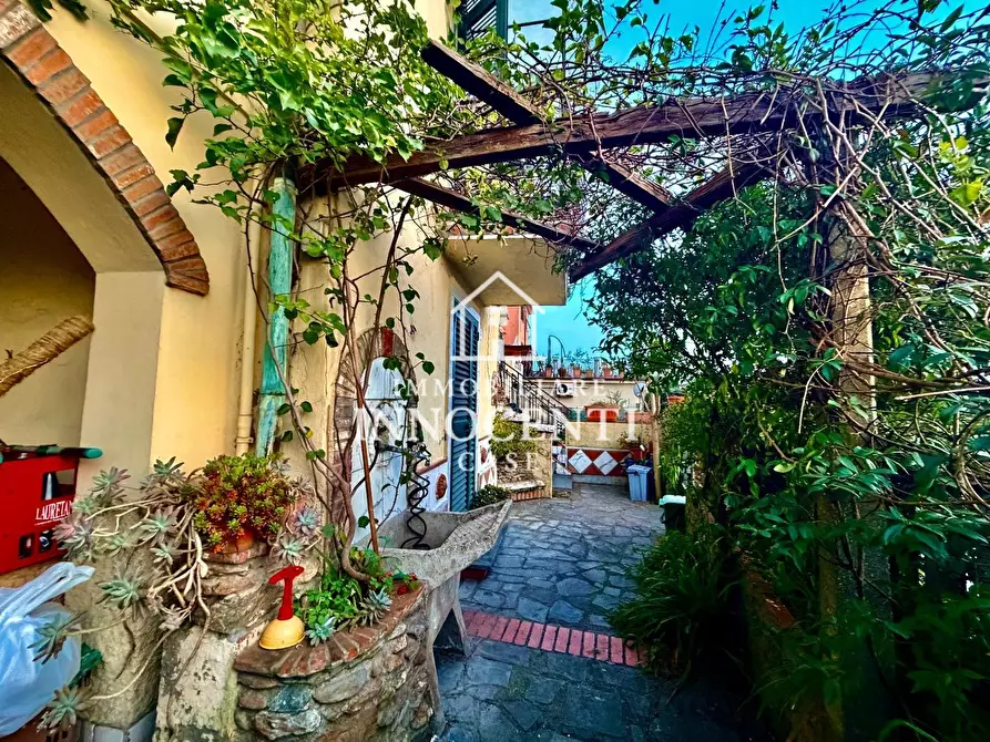 Immagine 2 di Appartamento in vendita  a Massa