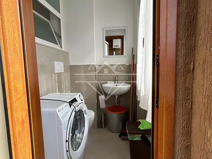 Immagine 4 di Appartamento in vendita  a Massa