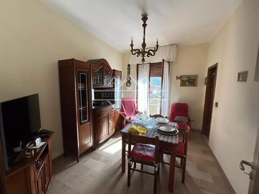 Immagine 2 di Appartamento in vendita  a Massa