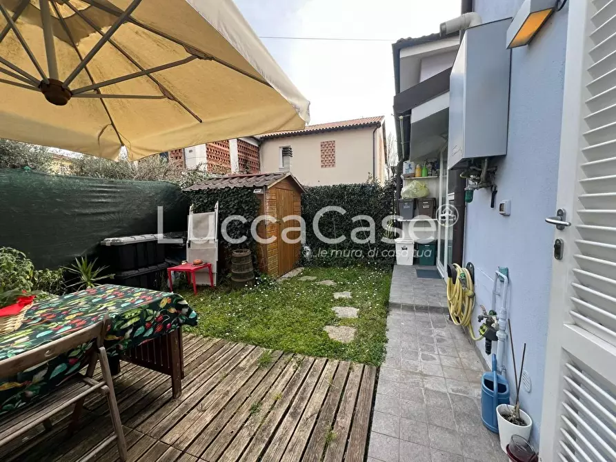 Immagine 25 di Casa bifamiliare in vendita  a Lucca