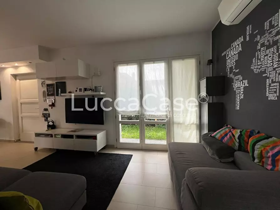 Immagine 10 di Casa bifamiliare in vendita  a Lucca