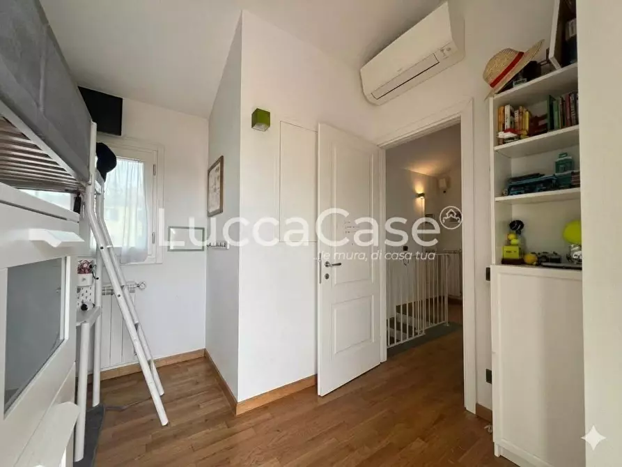 Immagine 12 di Casa bifamiliare in vendita  a Lucca