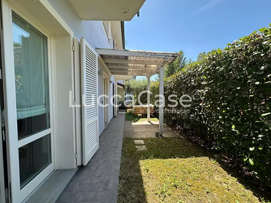 Immagine 20 di Casa bifamiliare in vendita  a Lucca