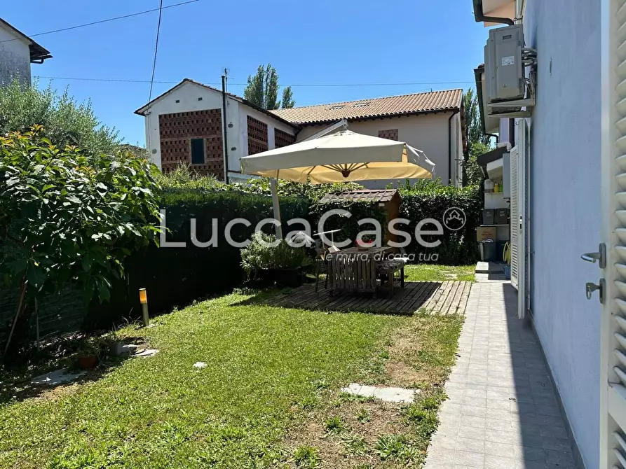 Immagine 27 di Casa bifamiliare in vendita  a Lucca