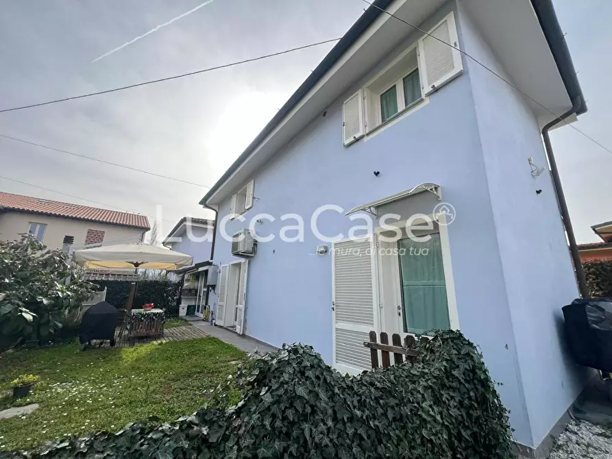 Immagine 14 di Casa bifamiliare in vendita  a Lucca