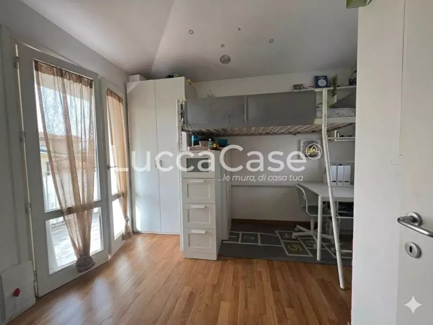 Immagine 13 di Casa bifamiliare in vendita  a Lucca