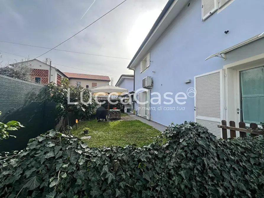 Immagine 31 di Casa bifamiliare in vendita  a Lucca