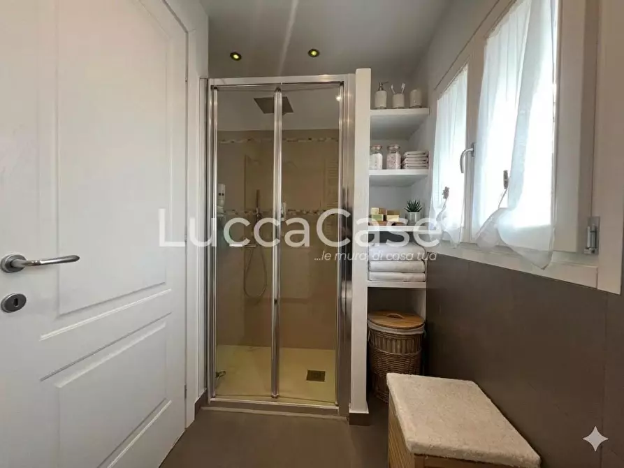 Immagine 22 di Casa bifamiliare in vendita  a Lucca